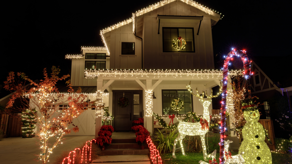 What Are the Benefits of Hiring a Phoenix Christmas Light Installation Service?