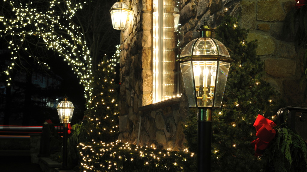 How to Prepare Your Home for Christmas Light Installation Services in Phoenix?